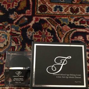 Makeup/Forever Flawless Black Diamond